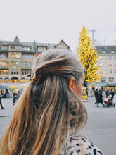 Lade das Bild in den Galerie-Viewer, Lili Leo