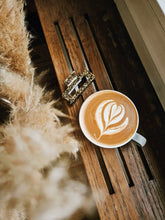 Lade das Bild in den Galerie-Viewer, Malou Coffee