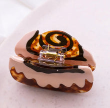 Lade das Bild in den Galerie-Viewer, Cinnamon Roll