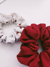 Lade das Bild in den Galerie-Viewer, Adore
