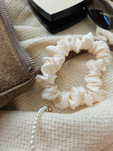 Lade das Bild in den Galerie-Viewer, Vanilla Girl mini Seide
