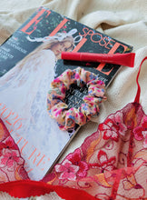 Lade das Bild in den Galerie-Viewer, Lou
