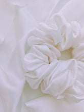 Lade das Bild in den Galerie-Viewer, Bridal
