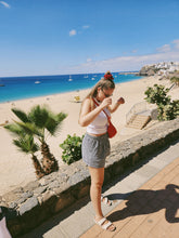 Lade das Bild in den Galerie-Viewer, Adore
