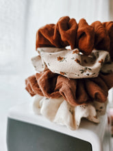 Lade das Bild in den Galerie-Viewer, Lia
