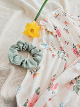 Lade das Bild in den Galerie-Viewer, Alva
