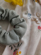 Lade das Bild in den Galerie-Viewer, Alva
