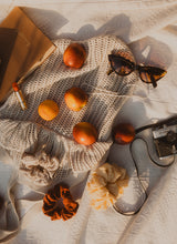 Lade das Bild in den Galerie-Viewer, Cream
