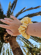 Lade das Bild in den Galerie-Viewer, Butter Yellow
