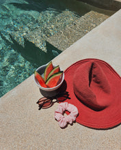 Lade das Bild in den Galerie-Viewer, Strawberry Milkshake
