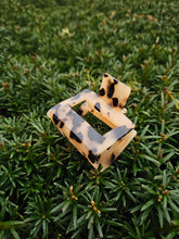 Lade das Bild in den Galerie-Viewer, Millane Leo
