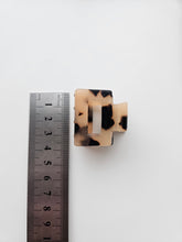 Lade das Bild in den Galerie-Viewer, Lili Leo
