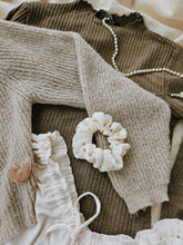 Lade das Bild in den Galerie-Viewer, Butter Flower
