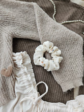 Lade das Bild in den Galerie-Viewer, Butter Flower

