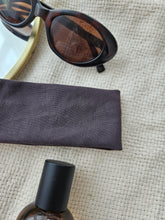 Lade das Bild in den Galerie-Viewer, Dark Chocolate Stirnbändeely
