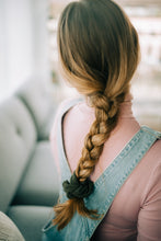 Lade das Bild in den Galerie-Viewer, Thursday
